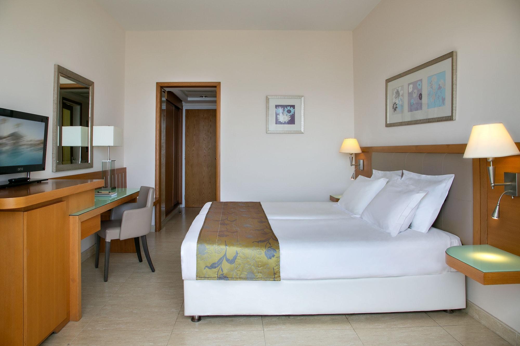 Atlantica Miramare Beach Лимасол Екстериор снимка