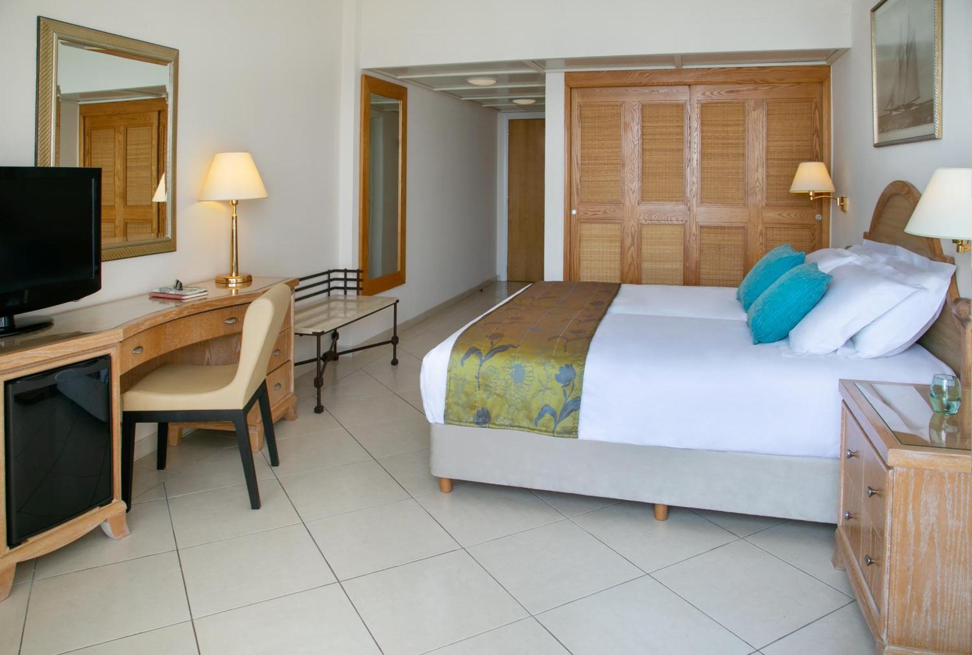 Atlantica Miramare Beach Лимасол Екстериор снимка
